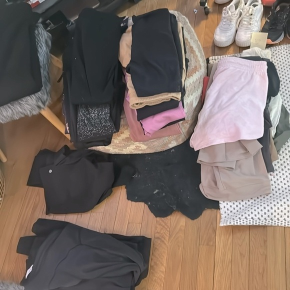 Live show unlisted leggings / joggers/ shorts - Picture 1 of 1